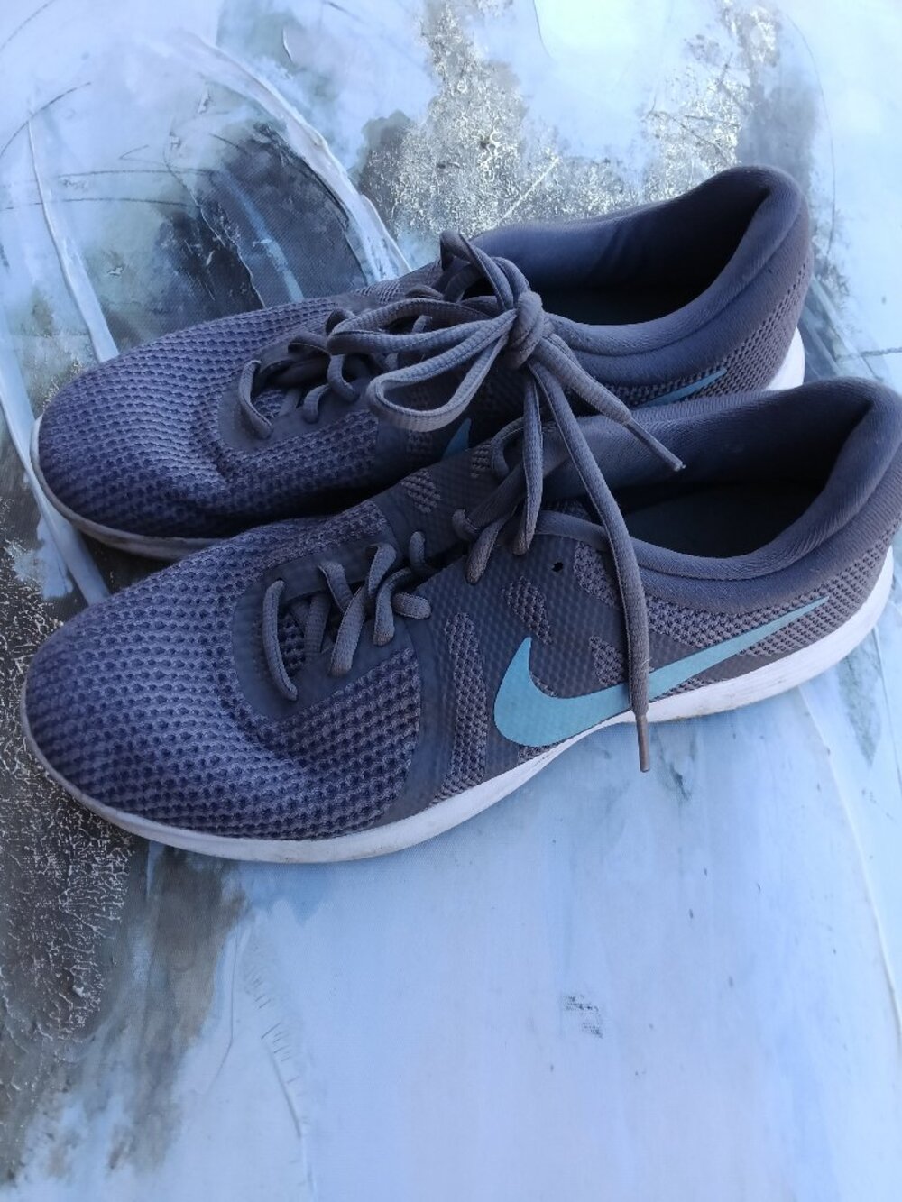 Women's sneakers, by Nike.